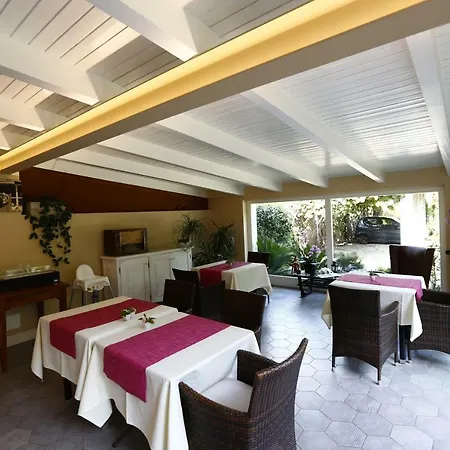 فندق مبيت وإفطار Dei Pini كانوبيو