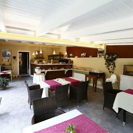 ベッド・アンド・ブレックファスト Dei Pini 3*